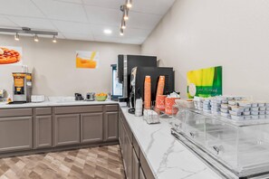 Free daily buffet breakfast - Quality Inn Shepherdstown (Shepherdstown)