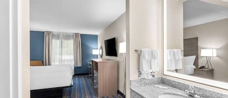 Room, 1 King Bed, Non Smoking | Iron/ironing board, free WiFi