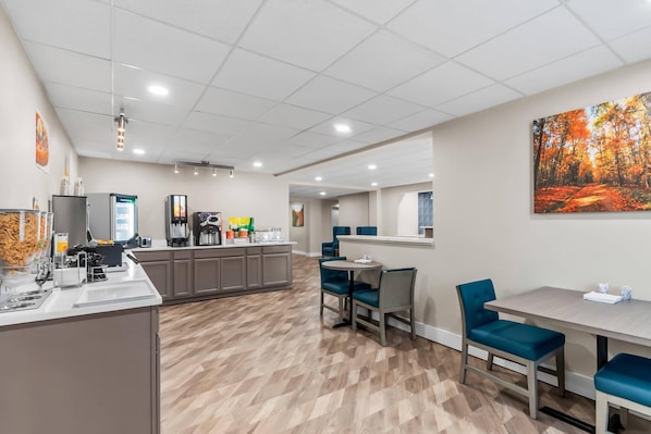 Café da manhã com buffet grátis todos os dias