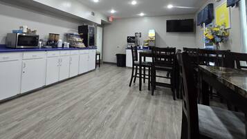 Free daily continental breakfast