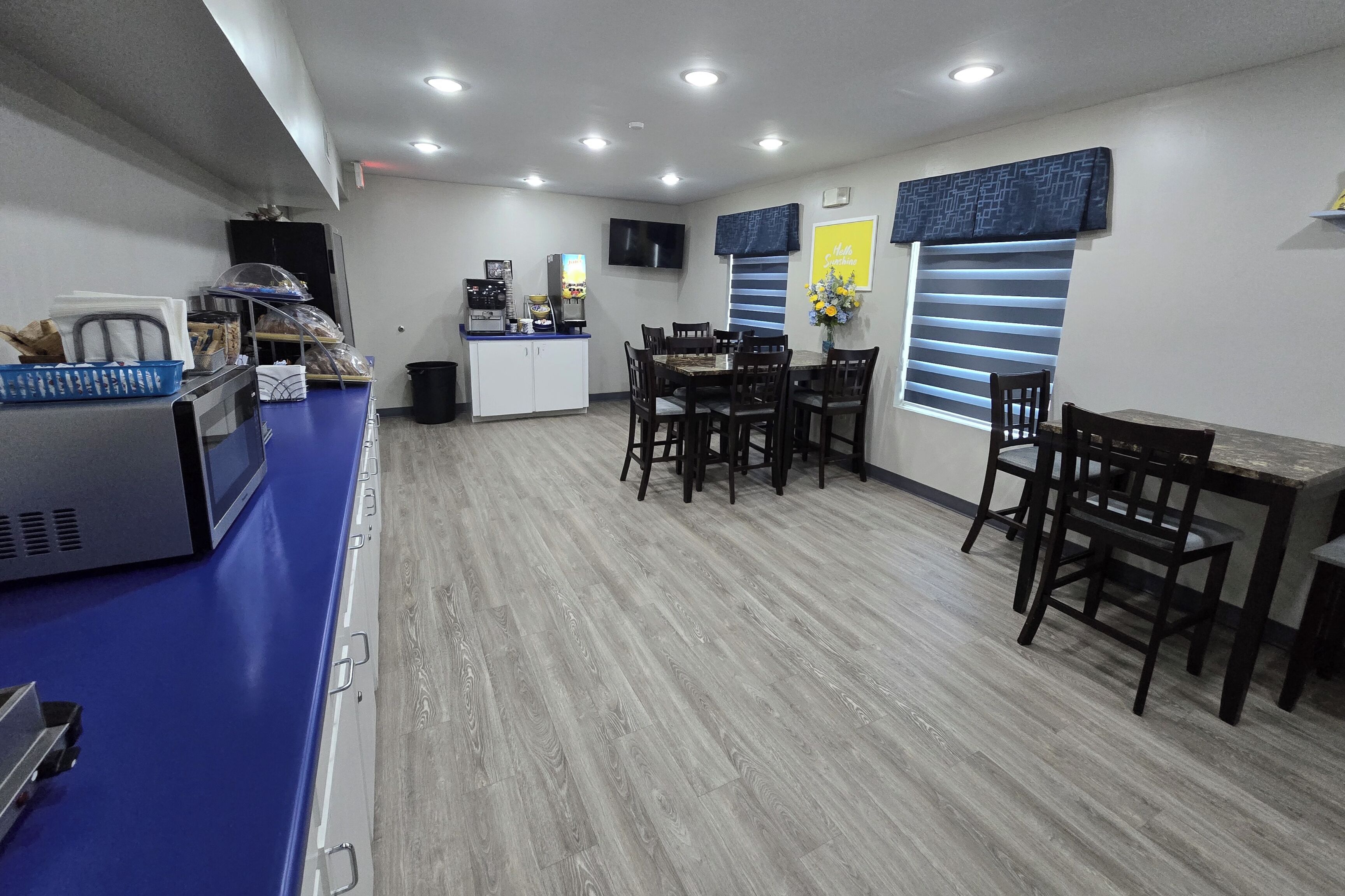 Free daily continental breakfast