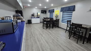 Free daily continental breakfast
