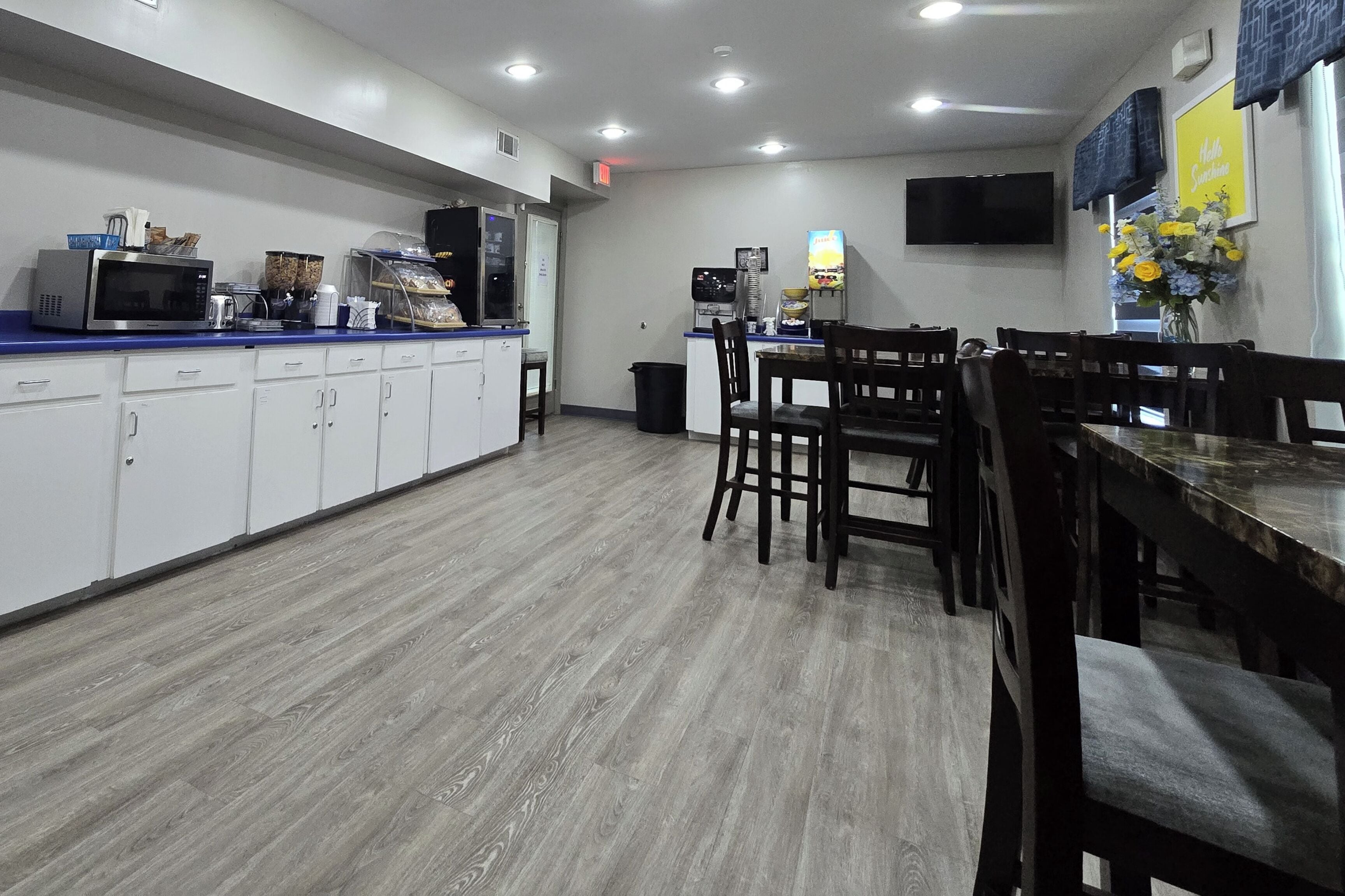 Free daily continental breakfast