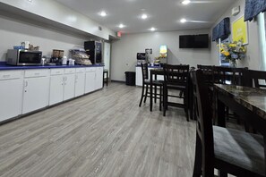 Free daily continental breakfast