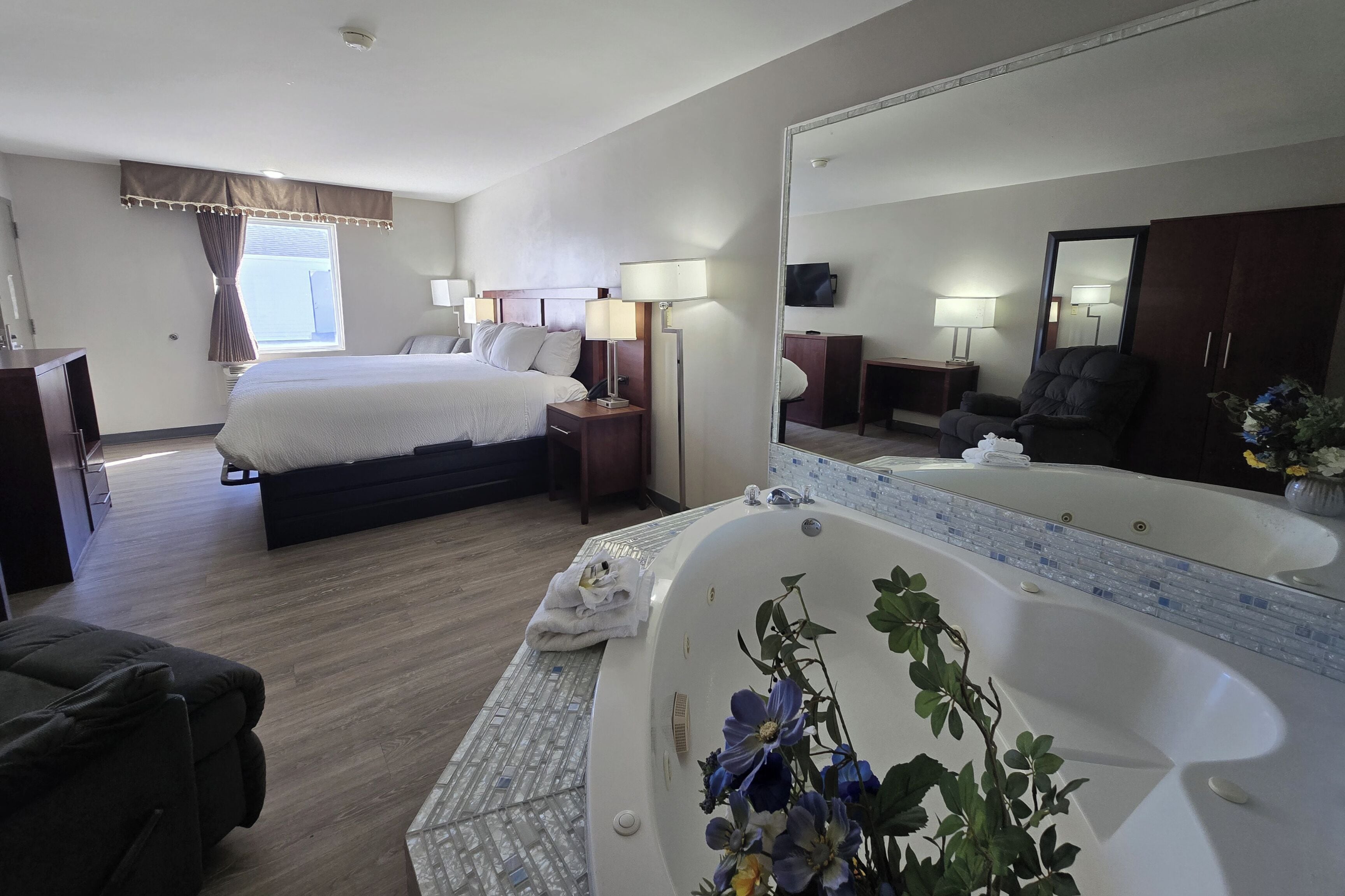 Bureau, Wi-Fi gratuit, draps fournis, réveils