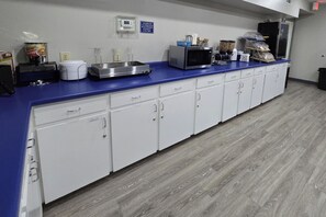 Free daily continental breakfast