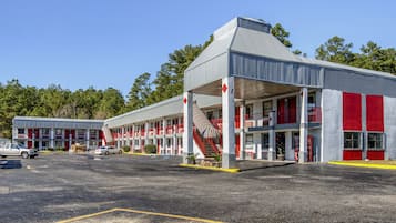 A motel with a central building and a smaller structure to the left.