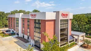 A Drury Inn & Suites building with a modern architectural design, large windows, and a parking lot. - Drury Inn & Suites Birmingham Grandview (Birmingham)