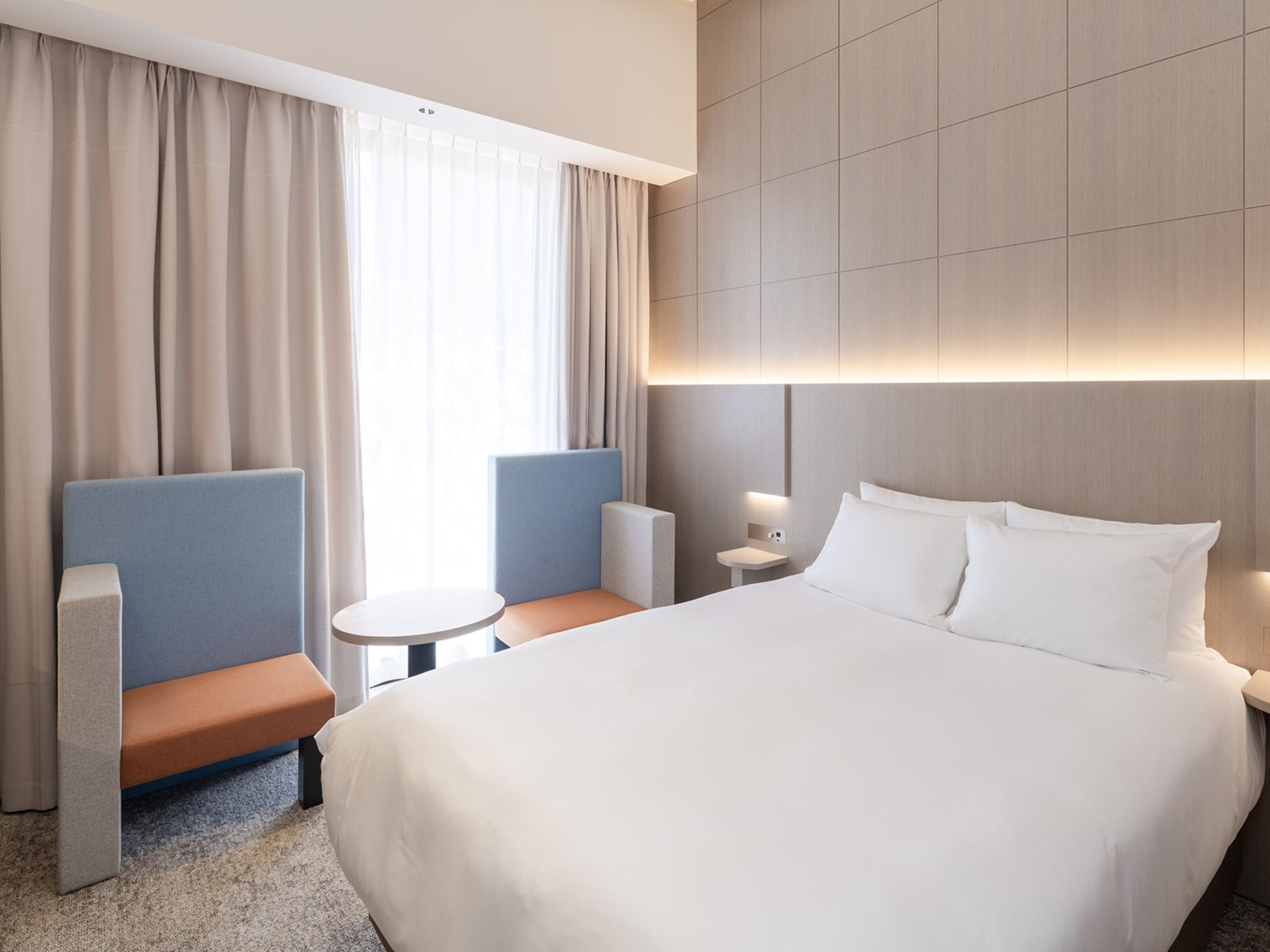 superior room, 1 queen bed, with balcony, non smoking | down duvets, in-room safe, desk, laptop workspace