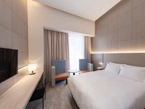 Superior Room, 1 Queen Bed, with Balcony, Non Smoking | Down duvets, in-room safe, desk, laptop workspace