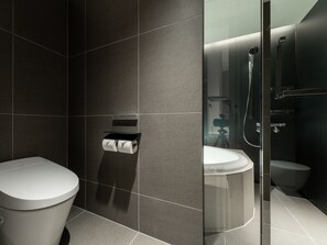 Separate tub and shower, deep soaking tub, free toiletries, hair dryer