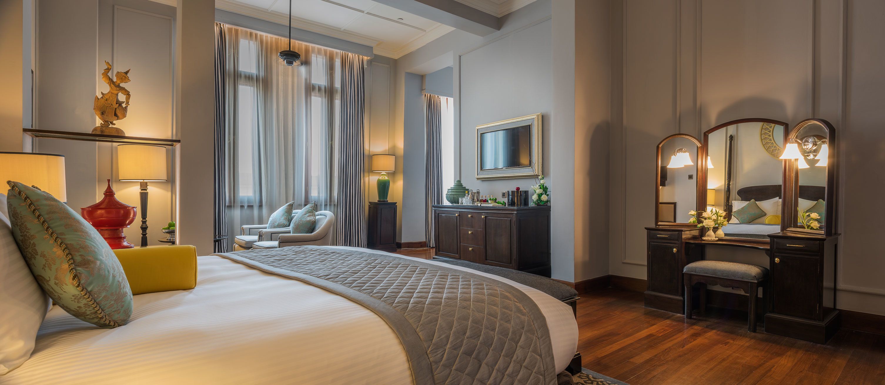 deluxe suite | minibar, in-room safe, individually decorated, individually furnished