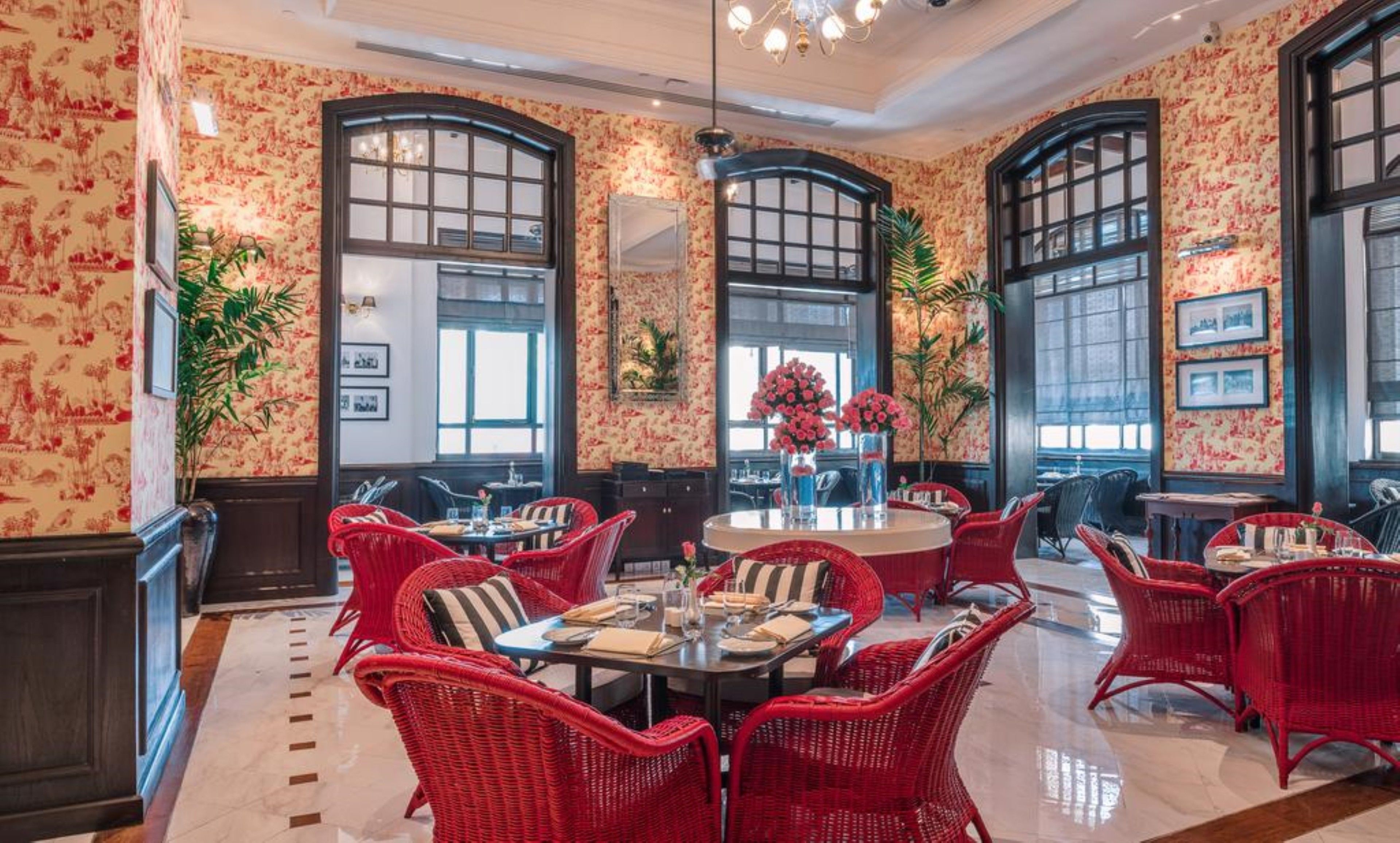 2 restaurants, breakfast, lunch, dinner served; international cuisine