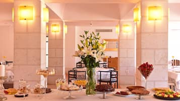 Bao gồm bữa sáng buffet hàng ngày