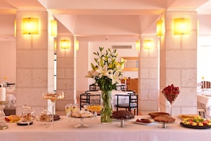 Tägliches inbegriffenes Frühstücksbuffet
