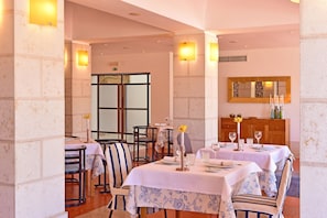 Lunch and dinner served, Regional cuisine