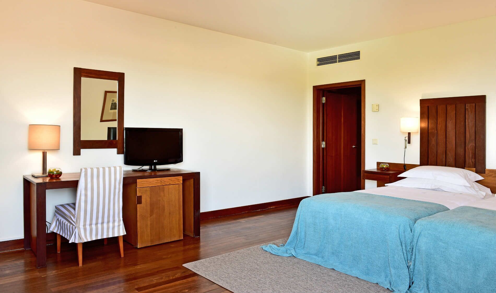 family room | hypo-allergenic bedding, minibar, in-room safe, desk