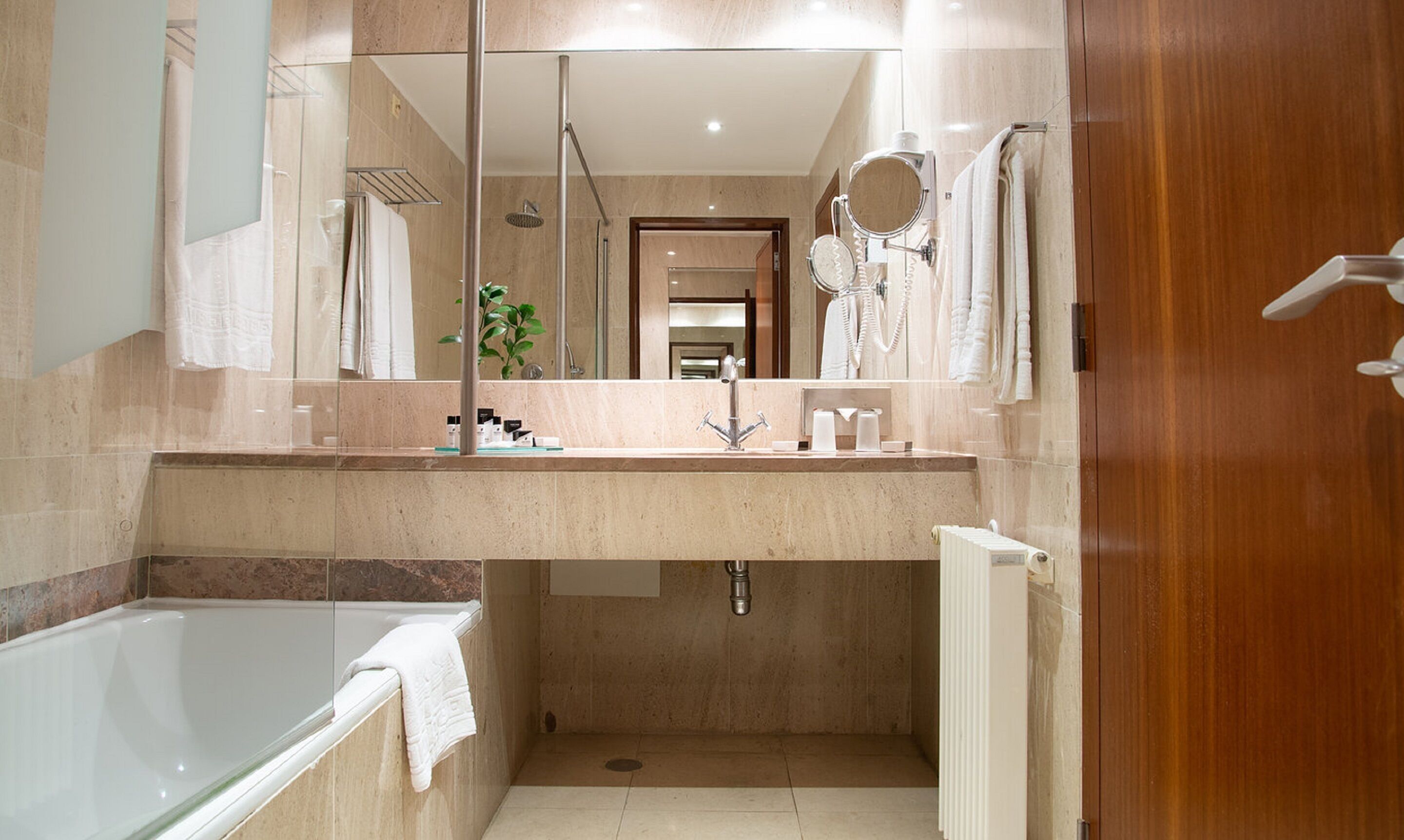 bathtub, deep-soaking bathtub, eco-friendly toiletries, hair dryer