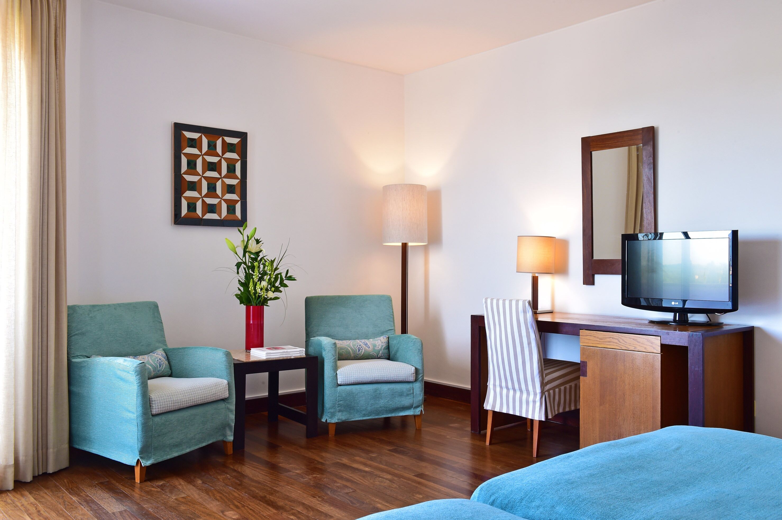 family room | hypo-allergenic bedding, minibar, in-room safe, desk