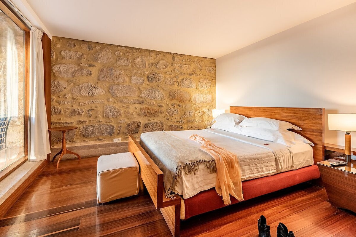 Standard Double Room | Minibar, in-room safe, desk, soundproofing
