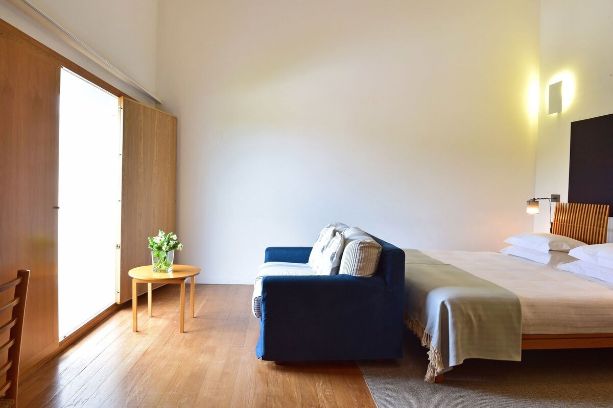 Minibar, in-room safe, desk, blackout curtains