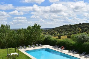 실내 수영장, 야외 수영장