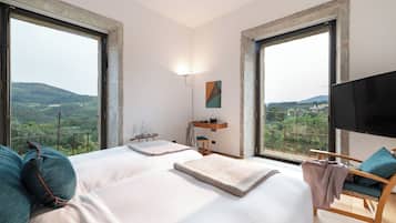 Superior Double Room | 1 bedroom, in-room safe, desk, soundproofing