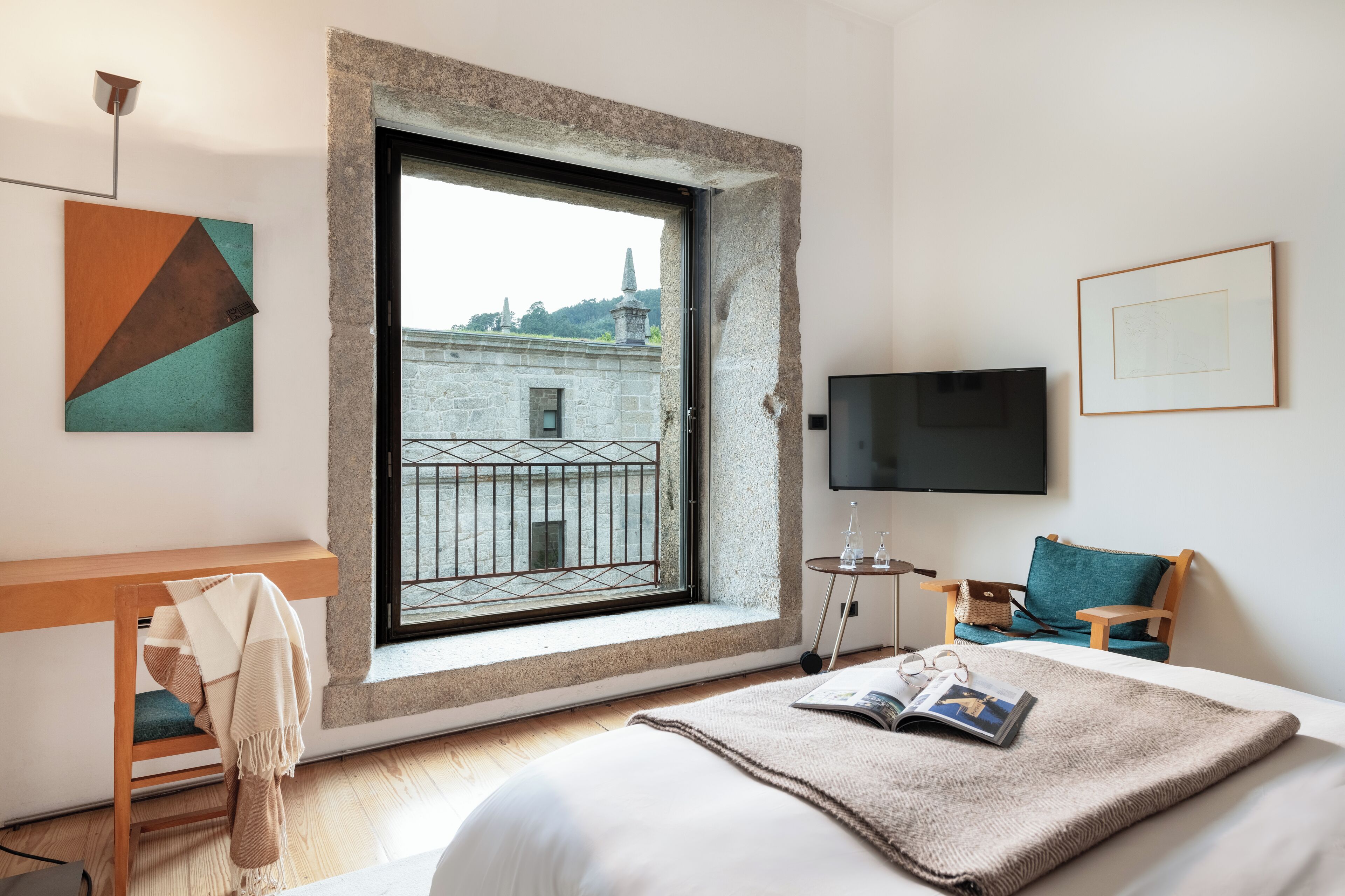 1 habitación, caja de seguridad en la habitación y escritorio 