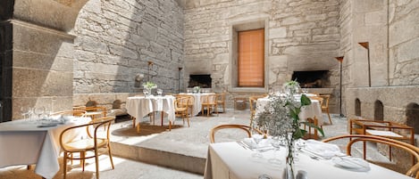 Se sirven comidas, cenas y cocina regional