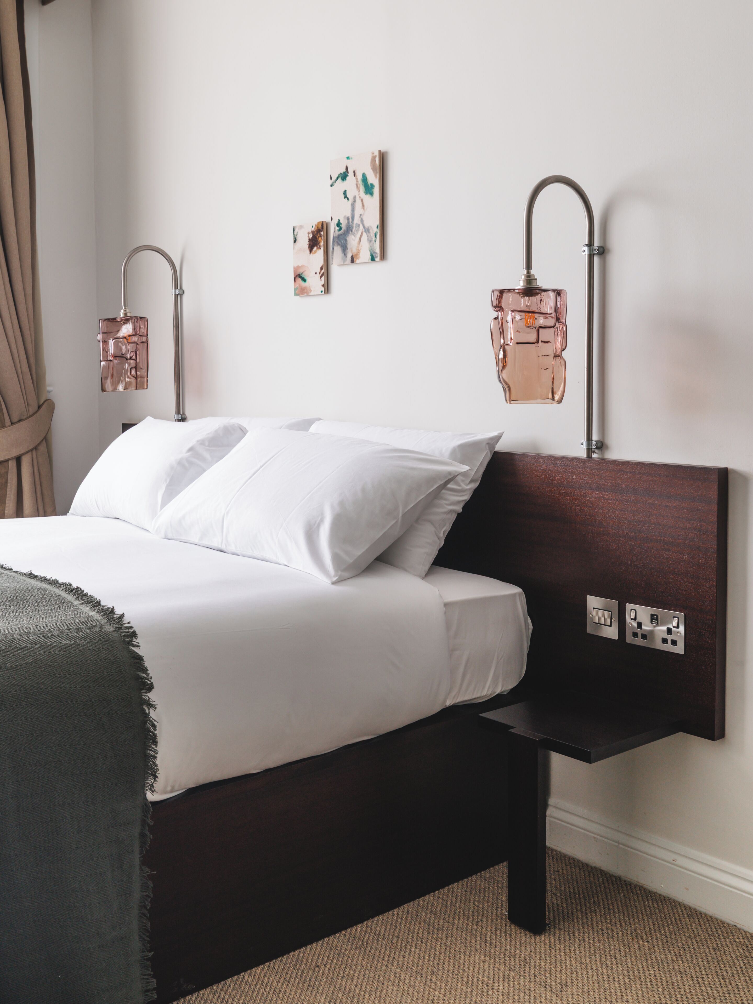 Classic Room | Premium bedding, in-room safe, desk, iron/ironing board