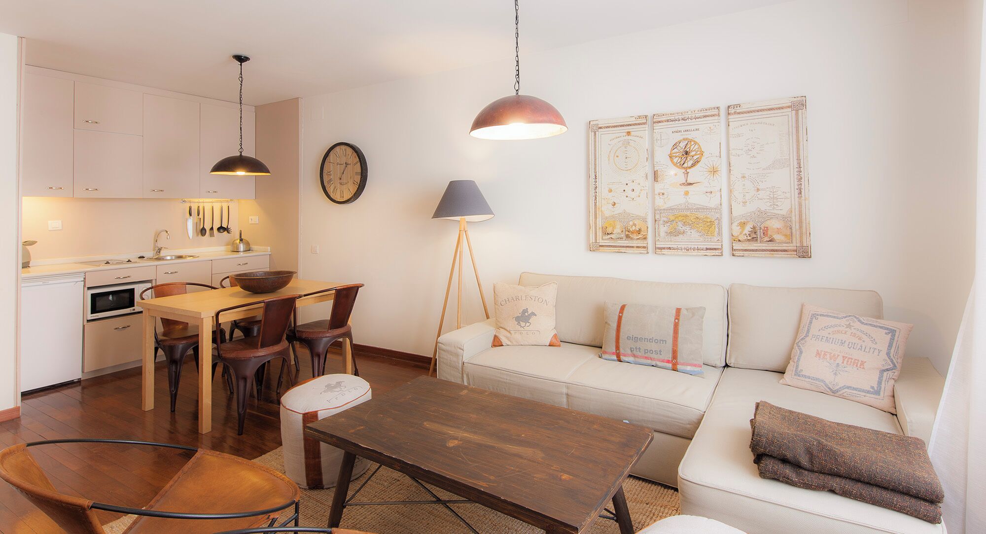 Televisi layar datar 32-inci dengan saluran TV satelit dan TV