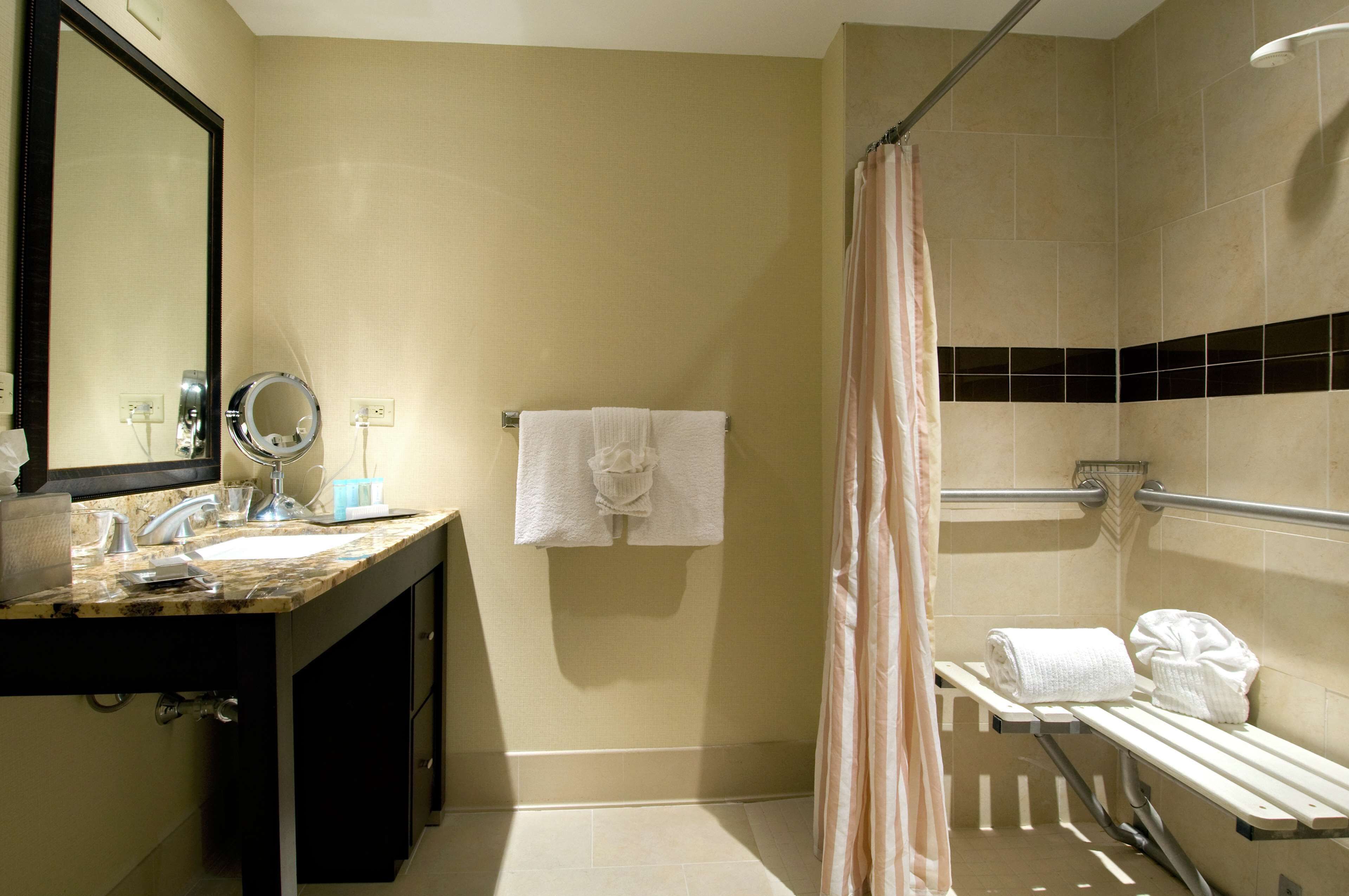 Room, Accessible, Non Smoking (Roll-in Shower) | Bathroom | Combined shower/tub, designer toiletries, hair dryer, bathrobes
