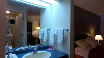 Bathtub, free toiletries, hair dryer, towels