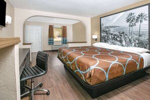 In-room safe, blackout drapes, iron/ironing board, free WiFi - Super 8 by Wyndham Moss Point (Moss Point)