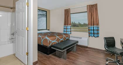 Super 8 by Wyndham Moss Point