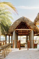 3 restaurants, breakfast served