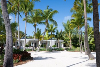 Hotel Exterior at Islander Resort