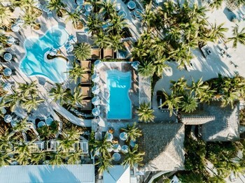 Hotel Exterior at Islander Resort