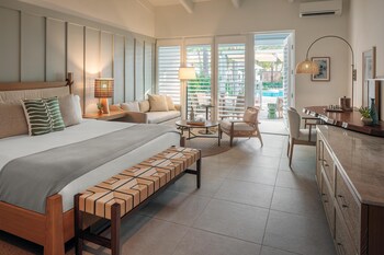 Premium bedding, in-room safe, desk, blackout drapes at Islander Resort