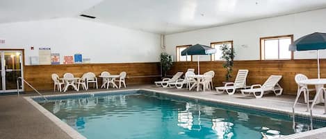 Indoor pool, sun loungers