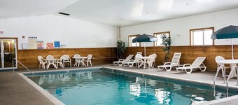 Norwood Inn and Suites - Minneapolis-St Paul Roseville