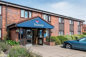Exterior - Travelodge Rugeley (Rugeley)