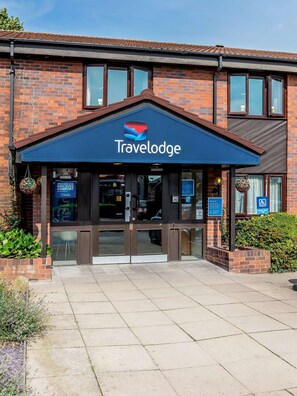 Exterior - Travelodge Rugeley (Rugeley)