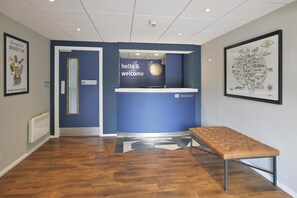 Lobby - Travelodge York Tadcaster (Tadcaster)