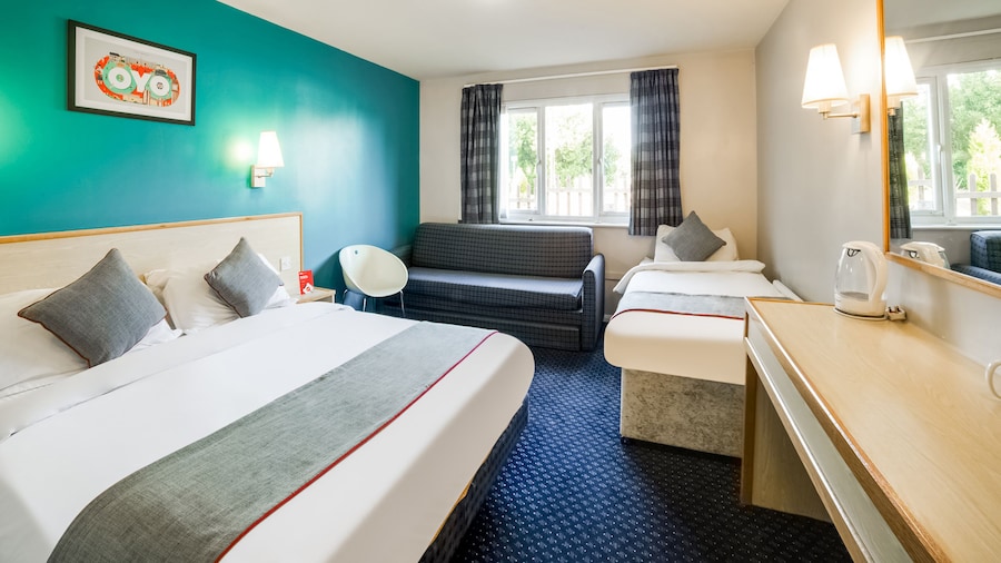 OYO Sunrise Hotel, A46 N Leicester