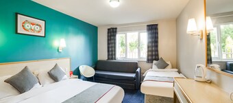 OYO Sunrise Hotel, A46 N Leicester