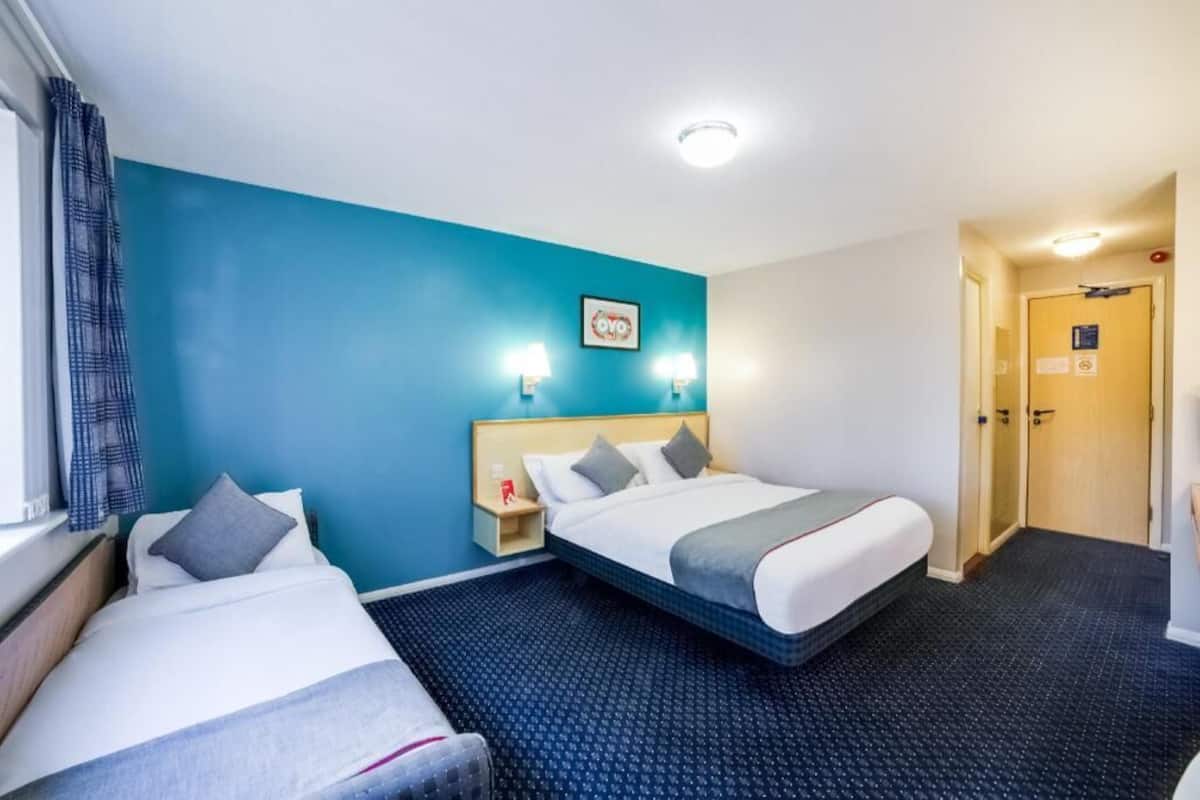 Desk, free WiFi, bed sheets