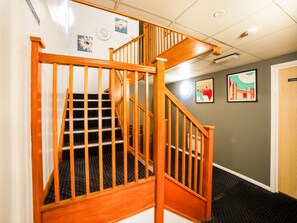 Staircase - OYO Sunrise Hotel, A46 N Leicester (Leicester)