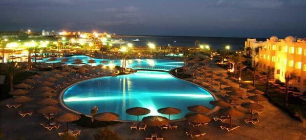 Indoor pool, 8 outdoor pools