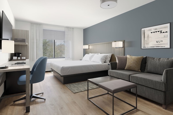 Suite, 1 King Bed with Sofa bed | Desk, laptop workspace, blackout drapes, iron/ironing board